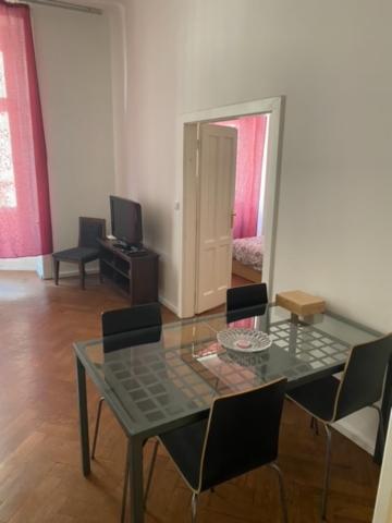 Large 3 Bedroom Family Apartment Close To The River Praha Exteriér fotografie