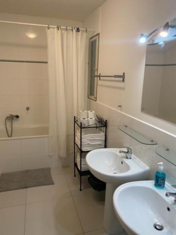 Large 3 Bedroom Family Apartment Close To The River Praha Exteriér fotografie
